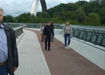 Пішохідний міст, фото: соціальні мережі