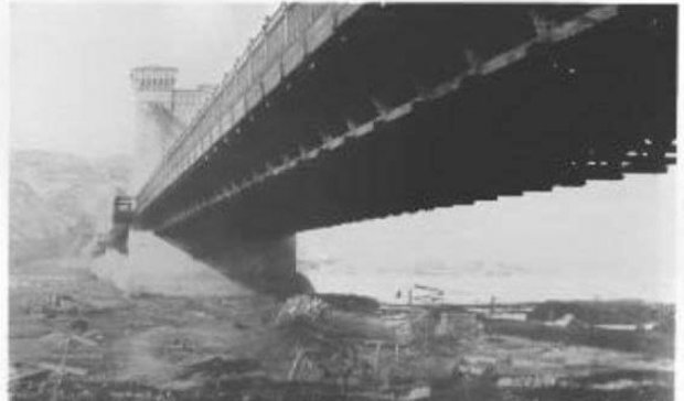 Появилось уникальное фото киевского цепного моста через Днепр