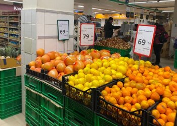 Супермаркет, фрукты: фото Знай.ua