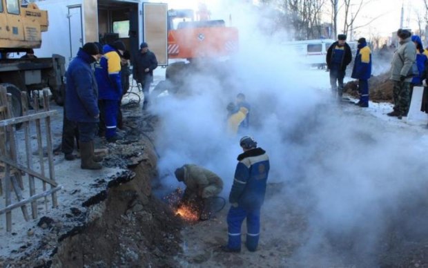 Вместо домов греют улицу: киевляне стали жертвами безалаберности властей