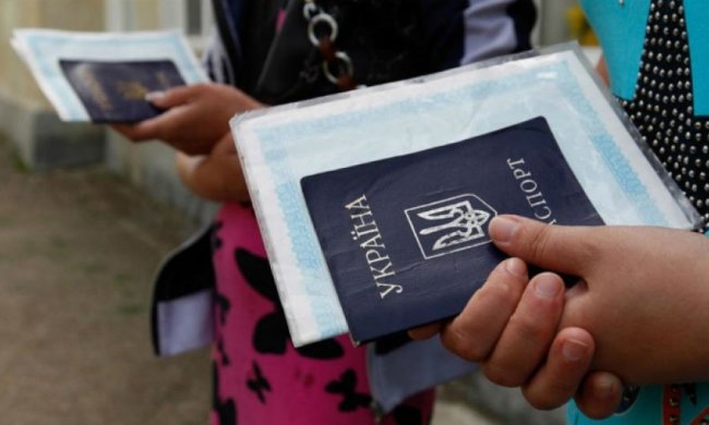 На Донбассе чиновники выдавали незаконные справки переселенцам