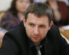 Задзвеніло у штанях: Парасюк почубився за свого "ствола"