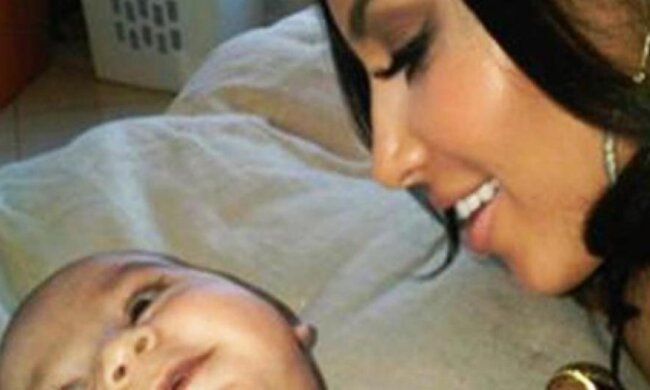 Ким Кардашян показала новорожденного сына (фото)