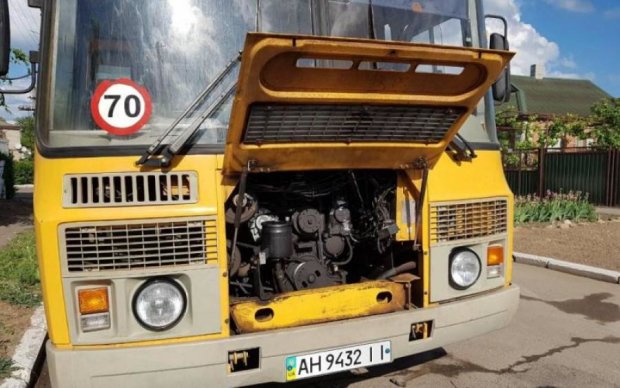На Донбасі вибухнув автобус із пасажирами