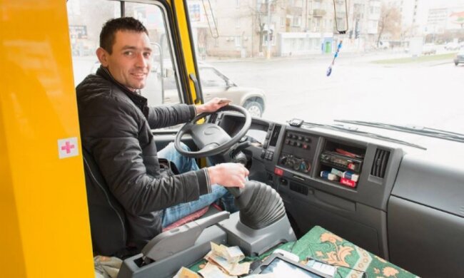 Столичний водій встановив вай-фай у маршрутці власним коштом