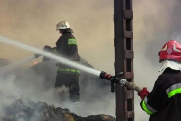 Неспокійний Київ: біля Лаври спалахнула пожежа
