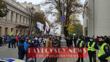 У центрі Києва люди вийшли на масштабний мітинг, фото: PAVLOVSKY NEWS