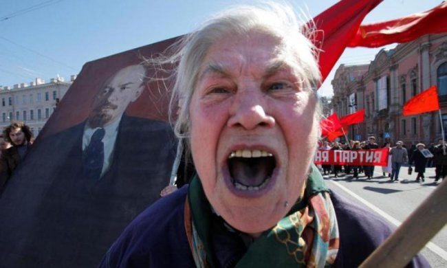 Ватний курник: жительки Донбасу спробували "прогнати" ВСУ своїм кудкудаканням