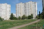 Свадьбы не будет: в Харькове лимузин застрял на футбольном поле, хозяйственный "талант" Кернеса показали одним фото