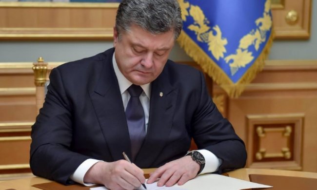 Президент разрешил не погашать внешние долги