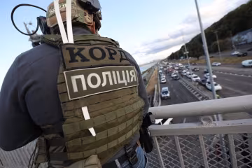 Хотіла потрапити в телевізор? У Києві третьокласниця "замінувала" багатостраждальний міст Метро