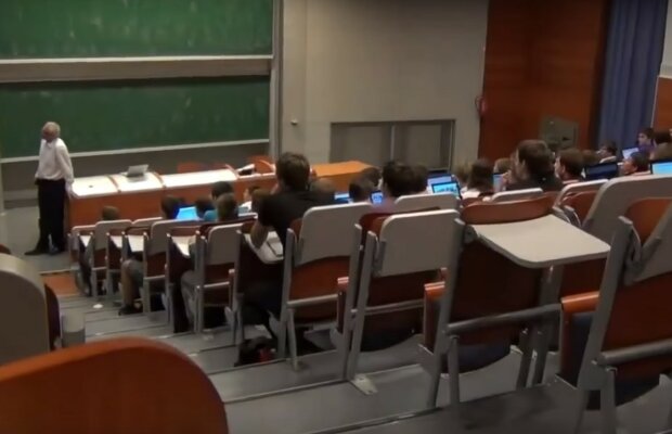 студенты, скриншот из видео
