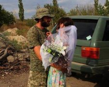 Боец АТО обвенчался с женой на передовой