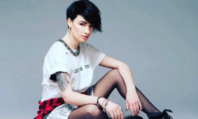 Эпатажная украинская певица стихом уничтожила Савченко