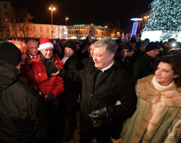 Порошенко поздравил украинцев с Новым годом: полный текст и видео