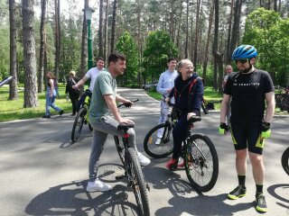 Зеленський в лісі, фото facebook.com/vladislav.krasinskiy