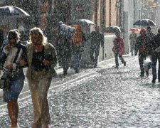 Понеділок в Україні буде похмурим і дощовим