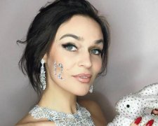 Напівгола Водонаєва показала, що у неї замість мізків: фото 18+