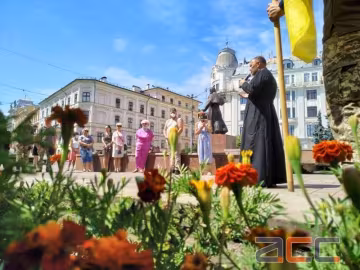 У Чернівцях задзвонили дзвони на честь героя - загинув, рятуючи бойових побратимів