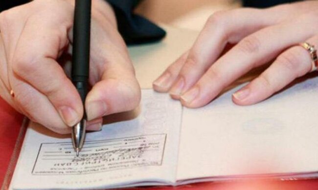 Хапайтеся за прописку: 7 адмінпослуг, які будуть недоступні для вас без цього документа