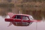 П'яні пляжники заїхали на середину річки на «Жигулях» (фото)