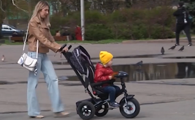 Виплати на дитину, кадр з відео