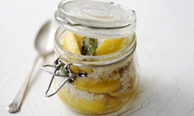 Цікава ідея для консервації: лимони з морською сіллю