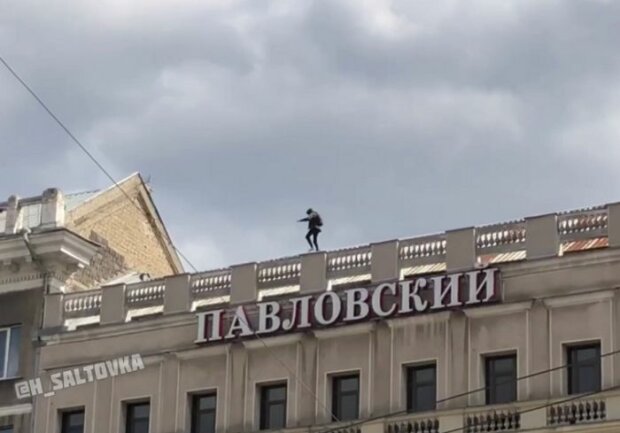 В центре Харькова засекли "Карлсона", очевидцы онемели: "Куда скидываться на лечение?"
