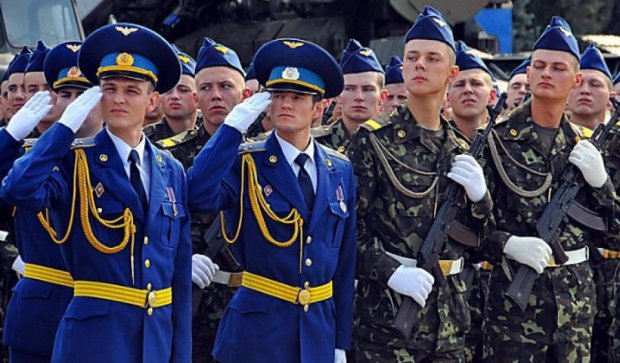 Саакашвили с летчиками "скромно" отметили День воздушных сил