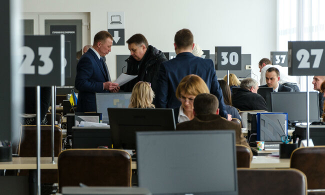С октября украинцев ждут кардинальные изменения: субсидии, призыв, замена копеек на тысячи