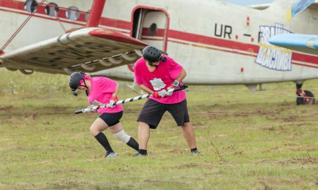 Учасники "Зважені та щасливі" подолали найскладніше випробування: літаки, парашути та страшний буревій