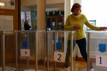 Досрочные выборы в Раду: соцопросы показали, кого выбирает 122 избирательный округ