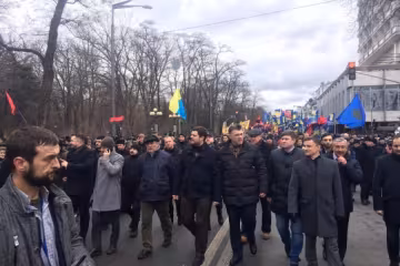 Митингующие вручили власти "черную метку"