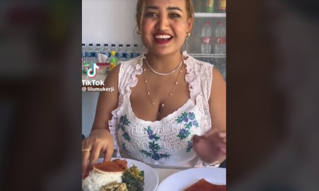 Блогерка їсть, скріншот: TikTok