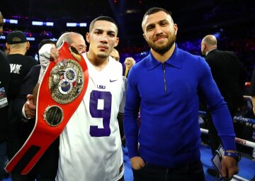 Теофимо Лопес і Василь Ломаченко, boxingscene.com