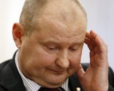 Скандального суддю Чауса закували в наручники