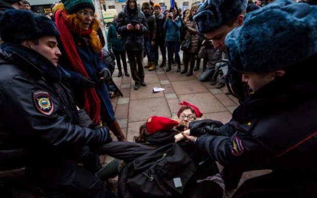 Привітали зі святом: у Львові на феміністок напали з їдкою речовиною