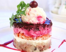 Праздничный стол: как приготовить сельдь под шубой
