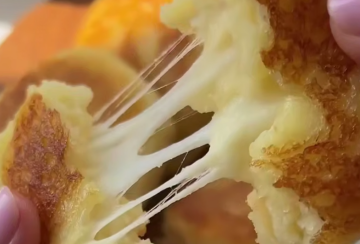 Картофельные сырники, кадр из видео