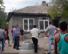 Місцеві жителі пригрозили спалити поселення циган на Одещині