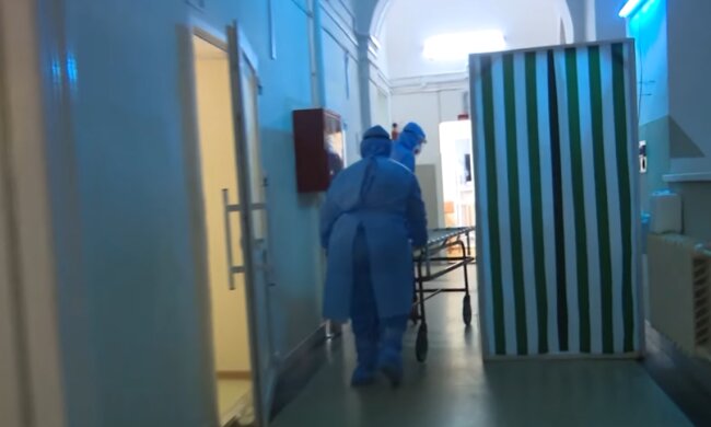 У Львові рятують хвору на коронавірусом дружину священика та недоношену доньку: "Є надія"