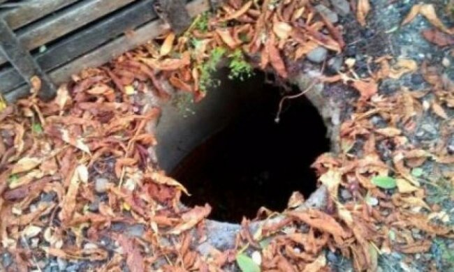4-летняя девочка упала в открытый люк возле детской площадки в Луцке 