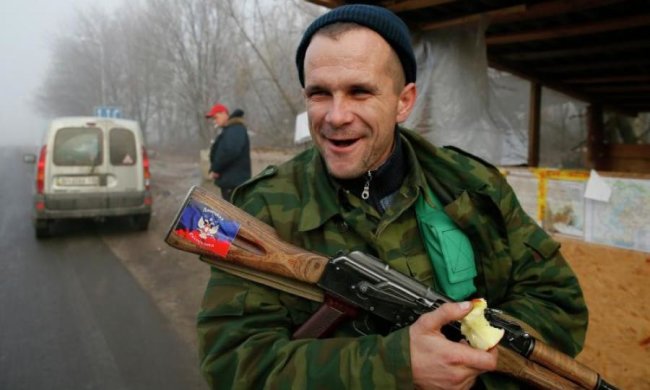 Бойовик таранив "Уралом" будинок, поки його колеги лупцювали один одного