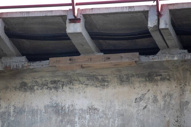 Новый мост в Днепре опасен даже после ремонта, - СМИ