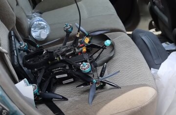 Российские волонтеры массово производят FPV дроны, в Киеве обустраивают территорию озера за 10 миллионов