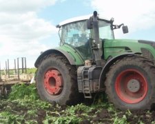 Фирма Порошенко отобрала подсолнечное масло у АТОшникив