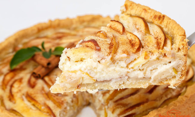 Яблучний тарт на сметанному тісті: простий рецепт неймовірного десерту
