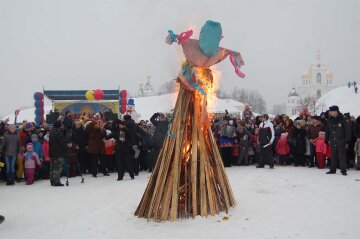 Сжигание чучела. Фото с сайта Проза