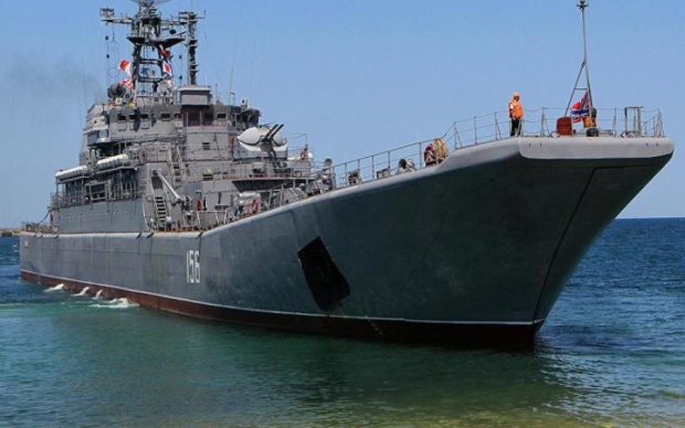 "Мощь" путинского флота пострадала от обыкновенного сухогруза