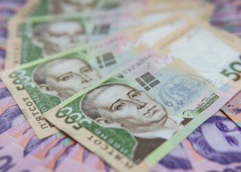 Пенсії депутатів: гроші та гривні